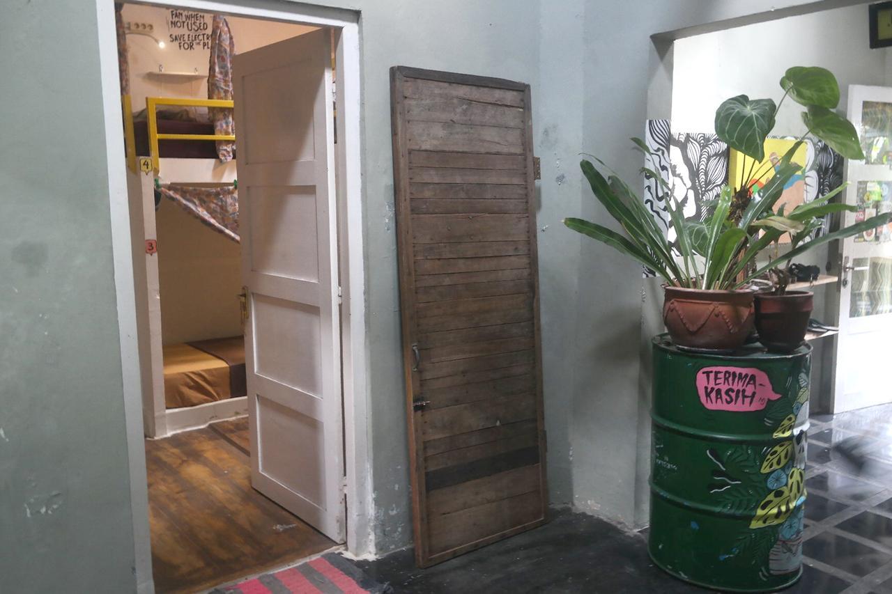 Abrakadabra! Artbnb Джокякарта Екстериор снимка