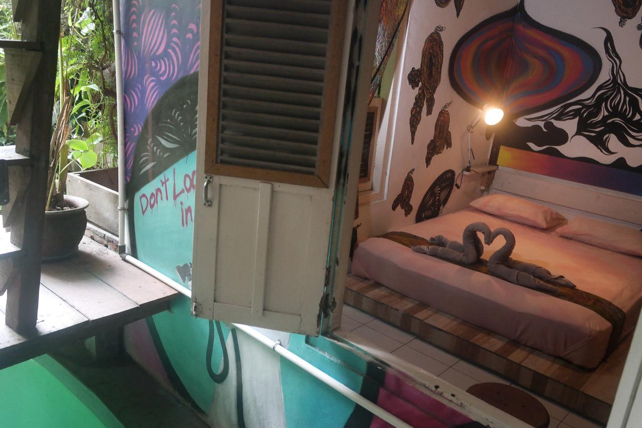 Abrakadabra! Artbnb Джокякарта Екстериор снимка