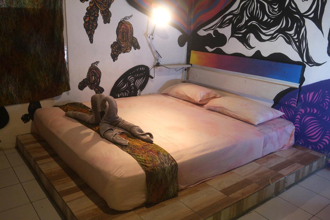 Abrakadabra! Artbnb Джокякарта Екстериор снимка
