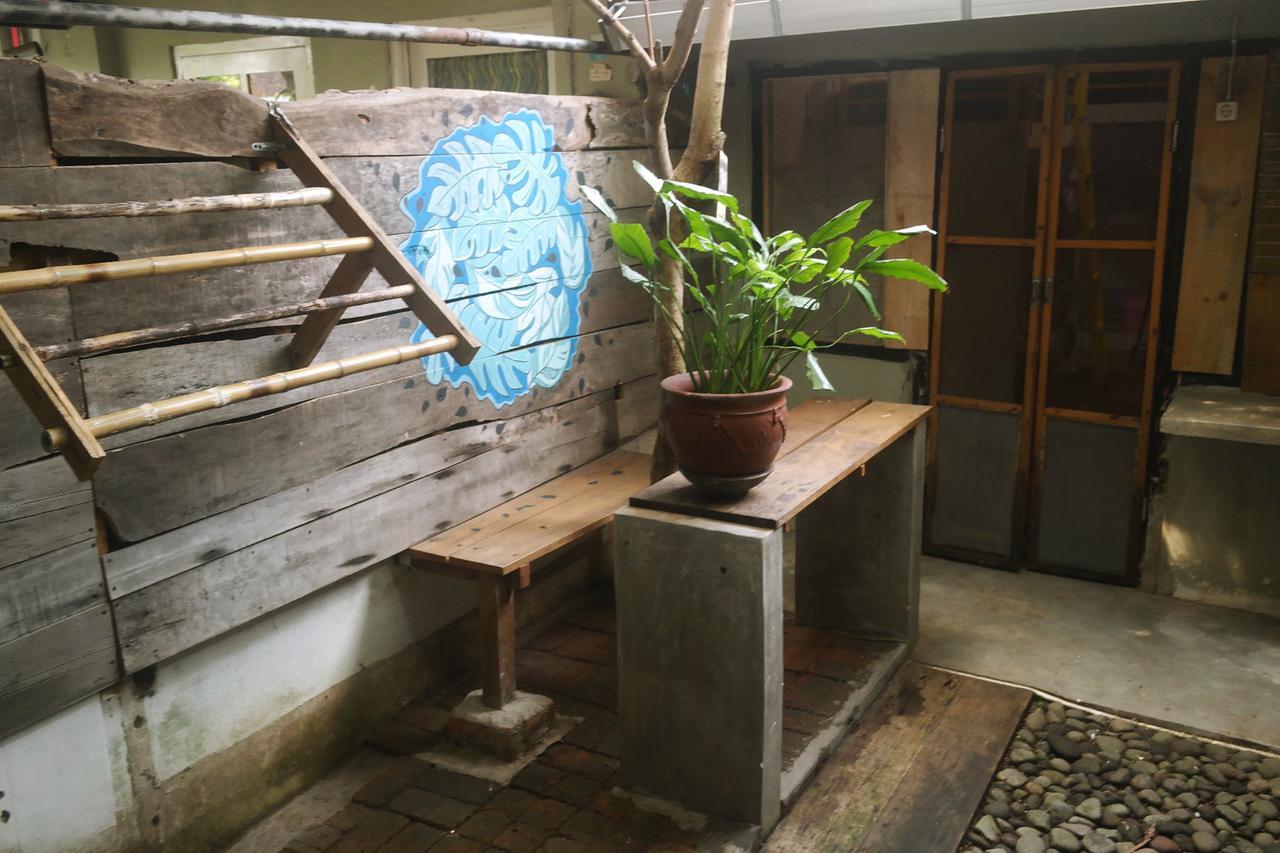 Abrakadabra! Artbnb Джокякарта Екстериор снимка